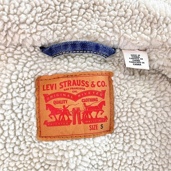 Levi’s Men’s Insulated Sherpa Trucker Jacket - Picture 14 of 16